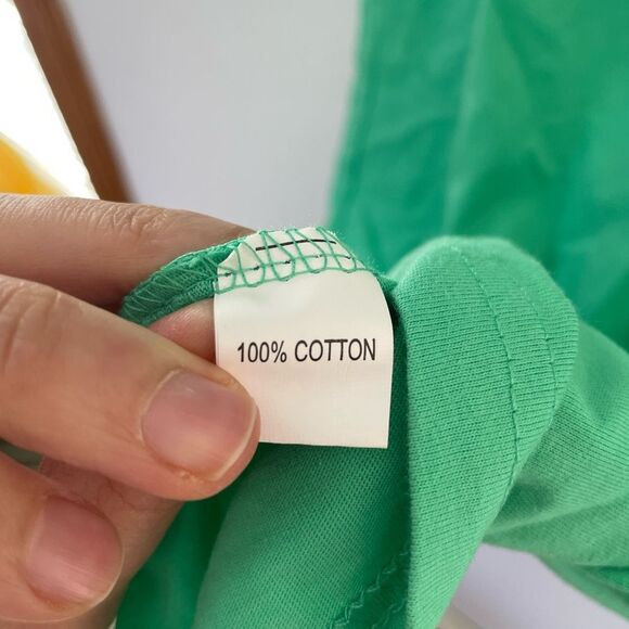 Green Shamrock T-Shirt NWT medium - Picture 6 of 7